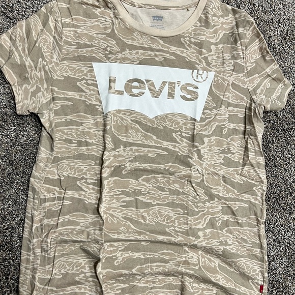Levi's Tops - Levi's Beige Graphic T-Shirt Camo